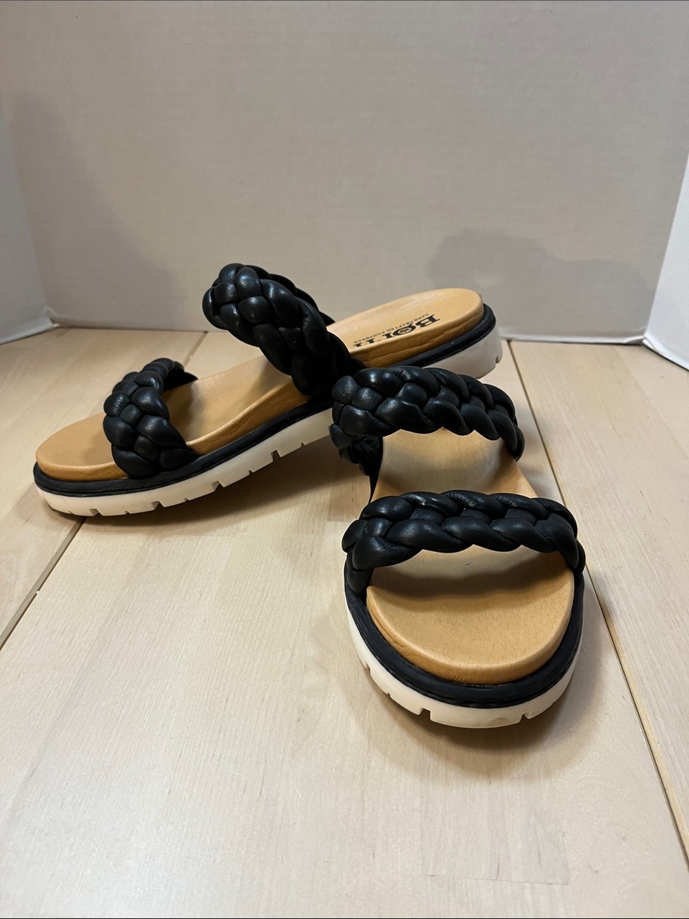 Born Shoes Freesia Black Braided
Leather Plush Slide Sandals, Women’s Size 9 - Picture 15 of 15